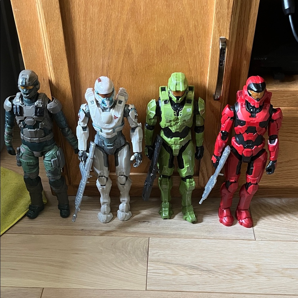 Halo Action Figures - Black, White, Green, Red